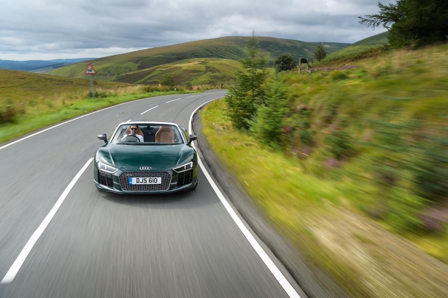  Audi R8 Spyder V10 Plus 2017 года  (UK) (фото 18 из 40)